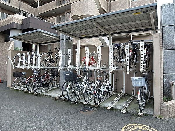 駐輪場は80台分ございます