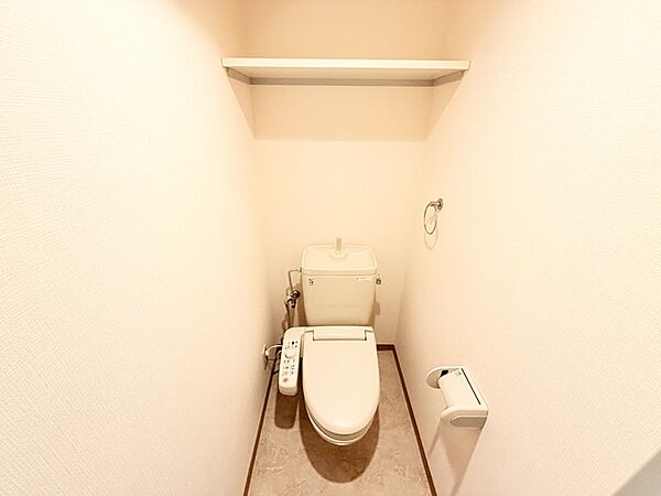 トイレは快適な温水洗浄機能付き