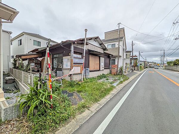 北東側幅員約7.2ｍの公道に約10ｍ接道　間口広めで開放感あり