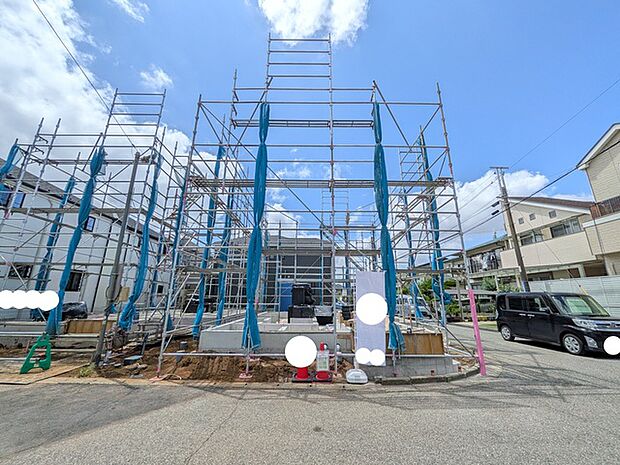角地・北東側幅員約6mの公道と北西側幅員約4.9mの公道に接道