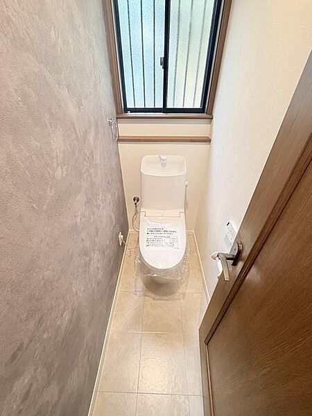 トイレは快適な温水洗浄機能付き