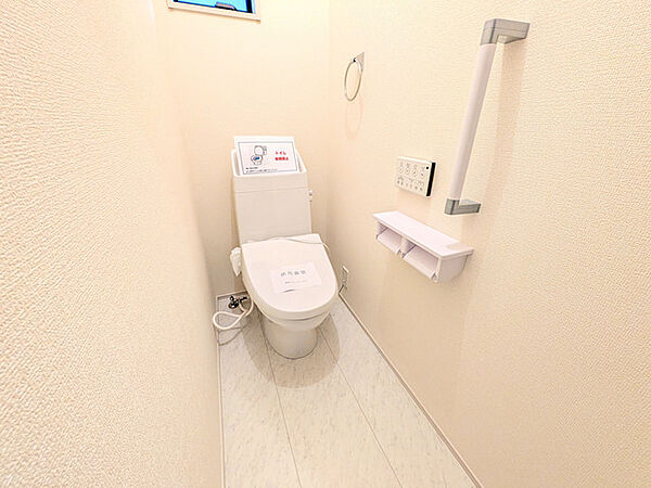 トイレは快適な温水洗浄機能付き