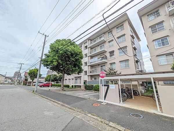南東向き・前面に高い棟が無く陽当たり良好です
