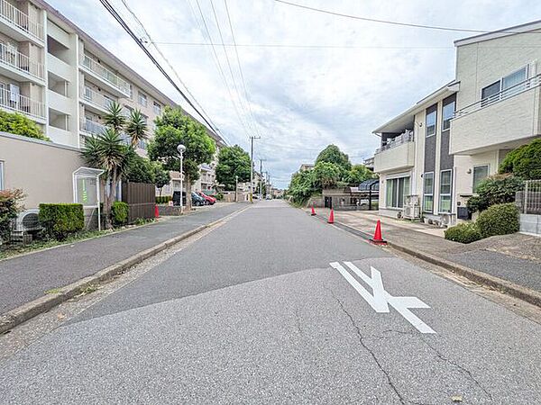 前面道路は見通し良好　ファミリー世帯も暮らしやすい環境が整っています