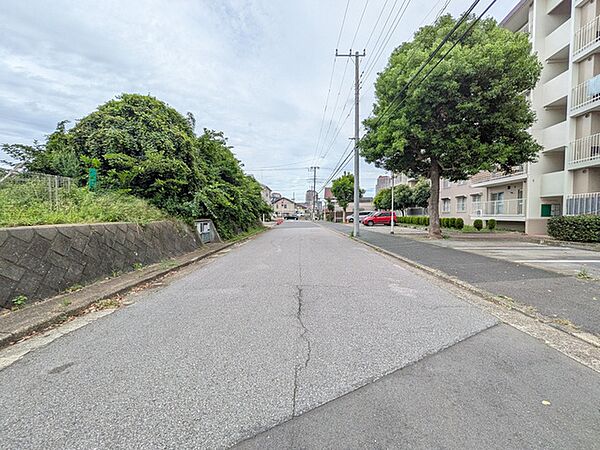 スーパーまで徒歩4分　急なお買い物の際も安心の距離です