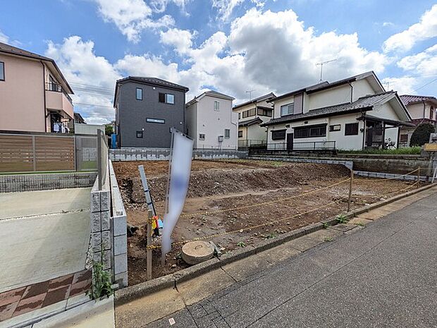 建物前面に駐車スペースあり