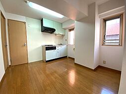 クリア・スイング 4階1DKのリビング/ダイニング