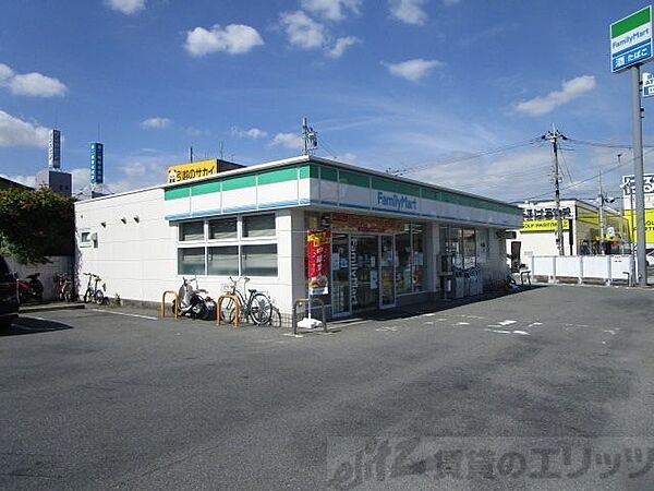 画像19:ファミリーマート　高槻大塚町店 徒歩2分。 90m