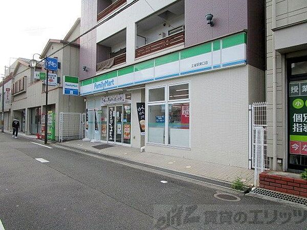 画像7:ファミリーマート　正雀駅東口店 徒歩9分。 720m
