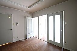 リマーカーブル己斐 201 2階2DKのリビング/ダイニング