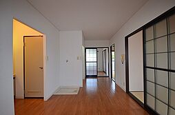 タウニー国川 202 2階3DKのリビング/ダイニング