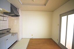 リマーカーブル己斐 203 2階2DKのリビング/ダイニング