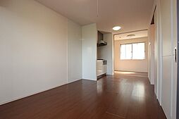 サープラス 101 1階1LDKのリビング/ダイニング