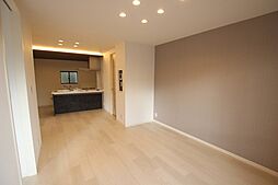 メイプルヒルズ　B棟 105 1階2LDKのリビング/ダイニング