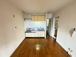 ロイヤル島本 302 3階2SLDKのリビング/ダイニング