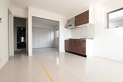 ヴァンヴェール八木 202 2階1LDKのリビング/ダイニング