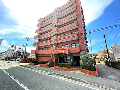 外観:中通小学校の目の前にある赤レンガ風のマンションです 外観:中通小学校の目の前にある赤レンガ風のマンションです