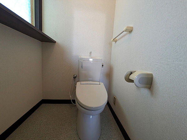 2015年に交換済の2階トイレです
