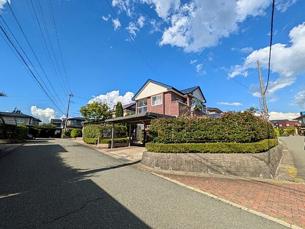 南側6ｍ（秋田市道）に約15.5ｍ接道しています