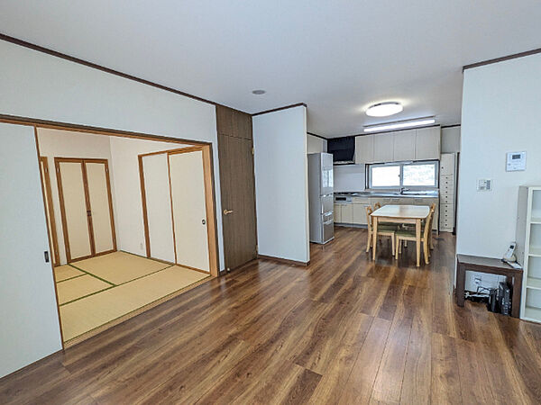 LDKには和室が隣接しています