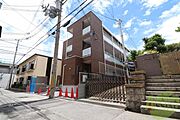 魚崎駅より徒歩10分 築8年3ヶ月 3階建の賃貸物件