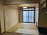 室内：室内は畳敷き・東向きです
