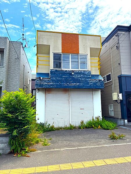 建ぺい率60％、容積率200％、建築条件はございません
