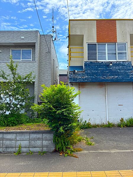 北東側隣地境界線
