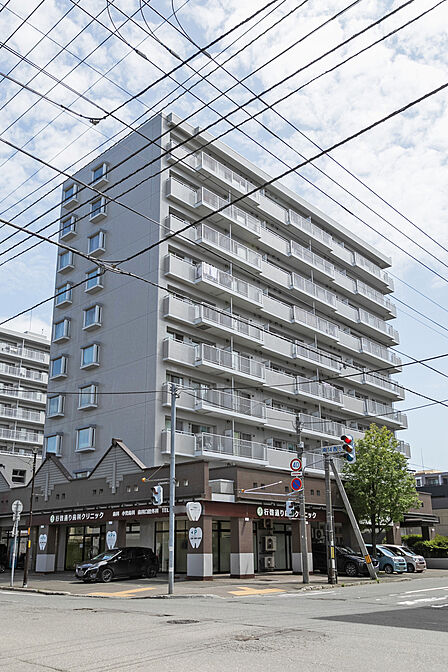 クリオ行啓通伍番館です。市電駅徒歩4分、地下鉄幌平橋駅徒歩11分のダブルアクセスです。