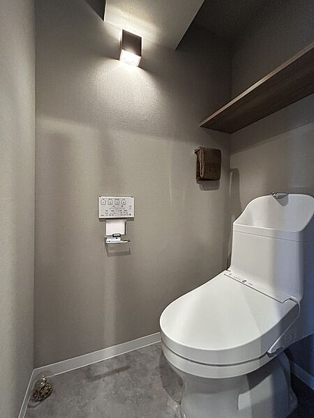 温水洗浄便座付きのトイレです。