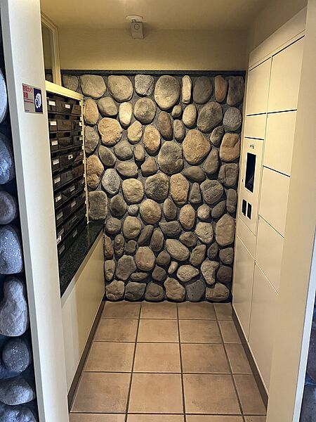ロビーには宅配ボックスがあり、ご不在時も安心です