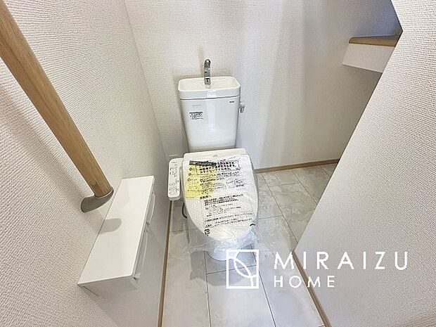 トイレもリラックススペースの一つ。ウォシュレット機能付きの清潔感のあるトイレです。