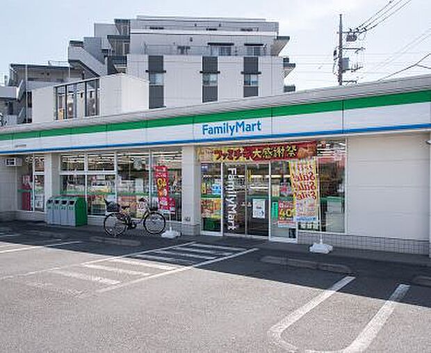 【コンビニエンスストア】ファミリーマート　日野甲州街道店まで764ｍ