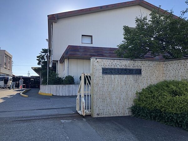 大和東小学校まで徒歩約12分（約933ｍ）