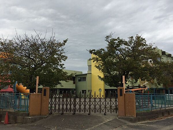 たんぽぽ幼稚園まで　1500m　徒歩約19分●英才研究所の指導で全園児に対して、知能の開発を図っています。【保育期間】9：00～17：00