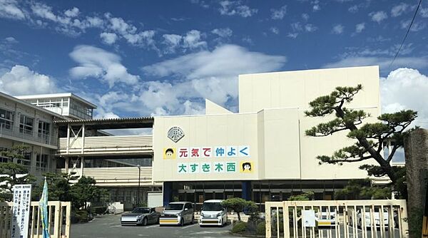 木曽川西小学校　徒歩約9分（約660ｍ）