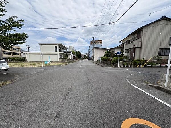 間口が10ｍ以上ある為、車の出入りもしやすいですね◎