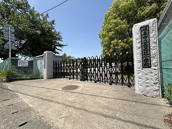 長森北小学校　徒歩約14分（約1080ｍ）【教育目標】「あかるく　かしこく　たくましく」