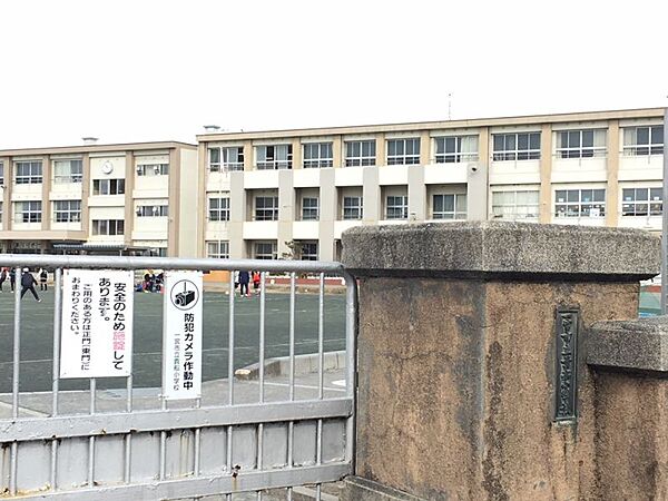 貴船小学校　徒歩約2分（約160ｍ）