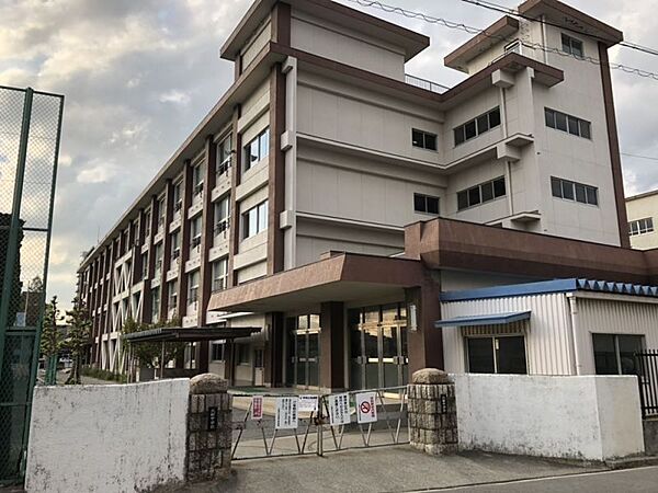 北部中学校　徒歩約7分（約550ｍ）