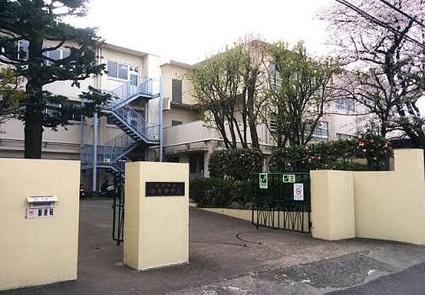 市立御幸中学校 550m
