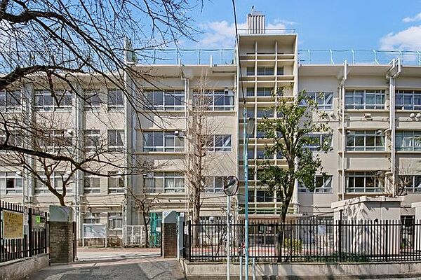 豊島区立駒込中学校 350m