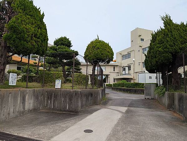 富士松東小学校 1300m