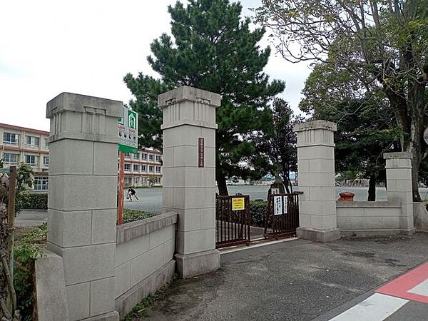 寺津小学校 650m