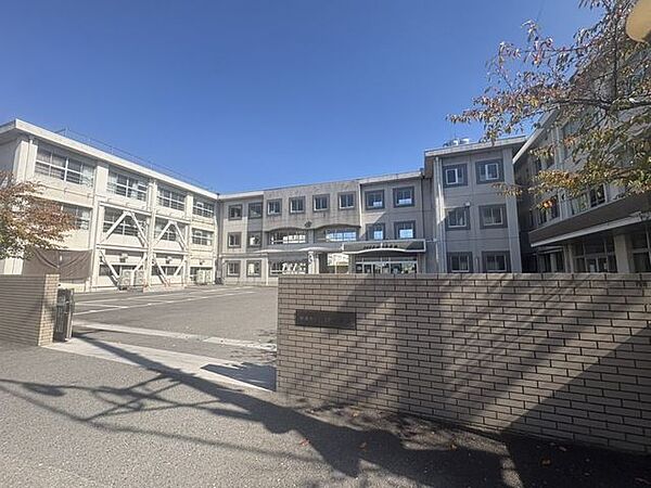 茜部小学校 徒歩20分 1600m