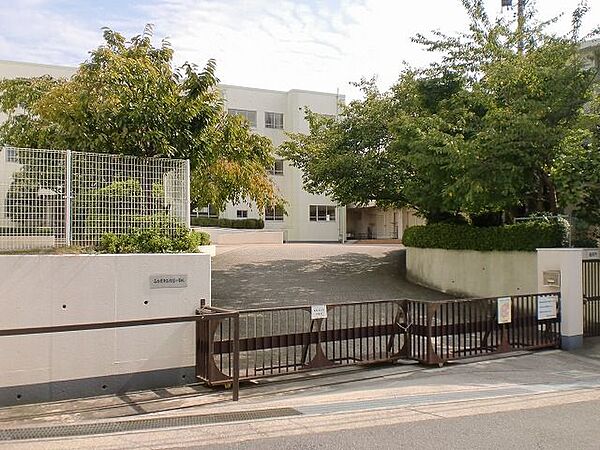 弥富小学校 810m