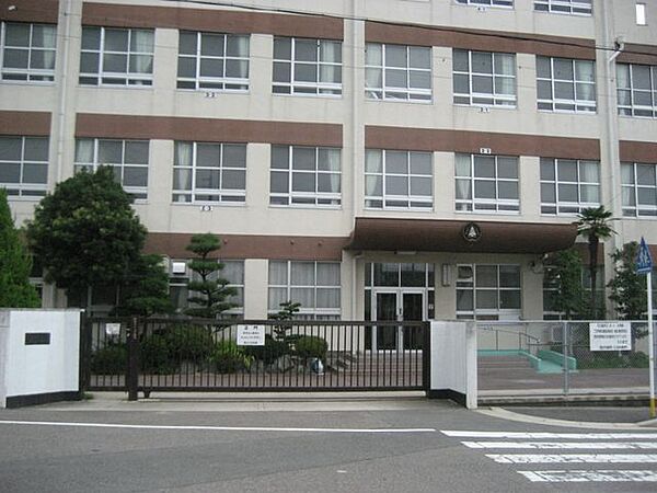 表山小学校 390m