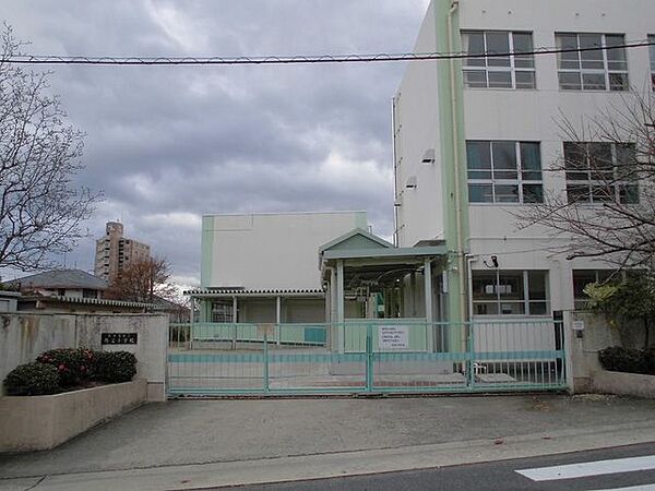 弥富小学校 1110m