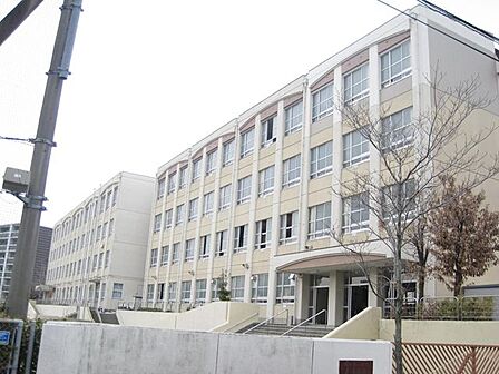 植田南小学校 250m