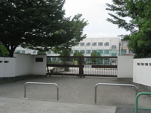 川原小学校 1100m